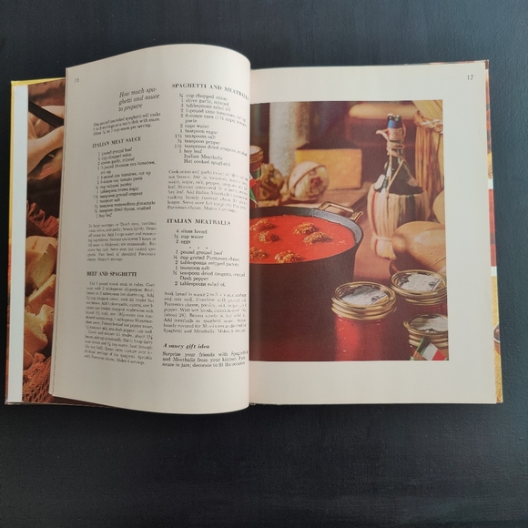 vintage cookbook | Better Homes & Gardens | Casserole cookbook 1968 - Picture 3 of 16